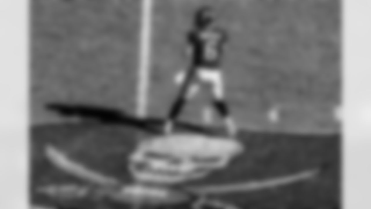 TAMPA, FL - November 30, 2025 - Quarterback Baker Mayfield #6 of the Tampa Bay Buccaneers during the game between the Arizona Cardinals and Tampa Bay Buccaneers. The Bucs won the game, 20-17. Photo By Mike Carlson/Tampa Bay Buccaneers