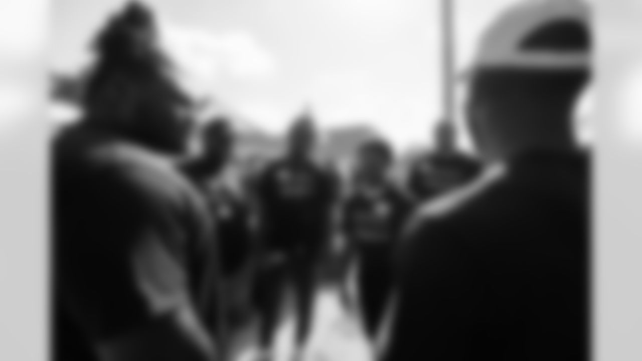 TAMPA, FL - November 18, 2025 - Defensive Lineman Elijah Simmons #92, Defensive Lineman C.J. Brewer #52, Defensive Lineman Elijah Roberts #95, Cornerback Jacob Parrish #25, Offensive Lineman Lorenz Metz #71, and Cornerback Benjamin Morrison #21 of the Tampa Bay Buccaneers during a home build with Habitat for Humanity of Tampa Bay Hillsborough. Photo By Doug DeFelice/Tampa Bay Buccaneers