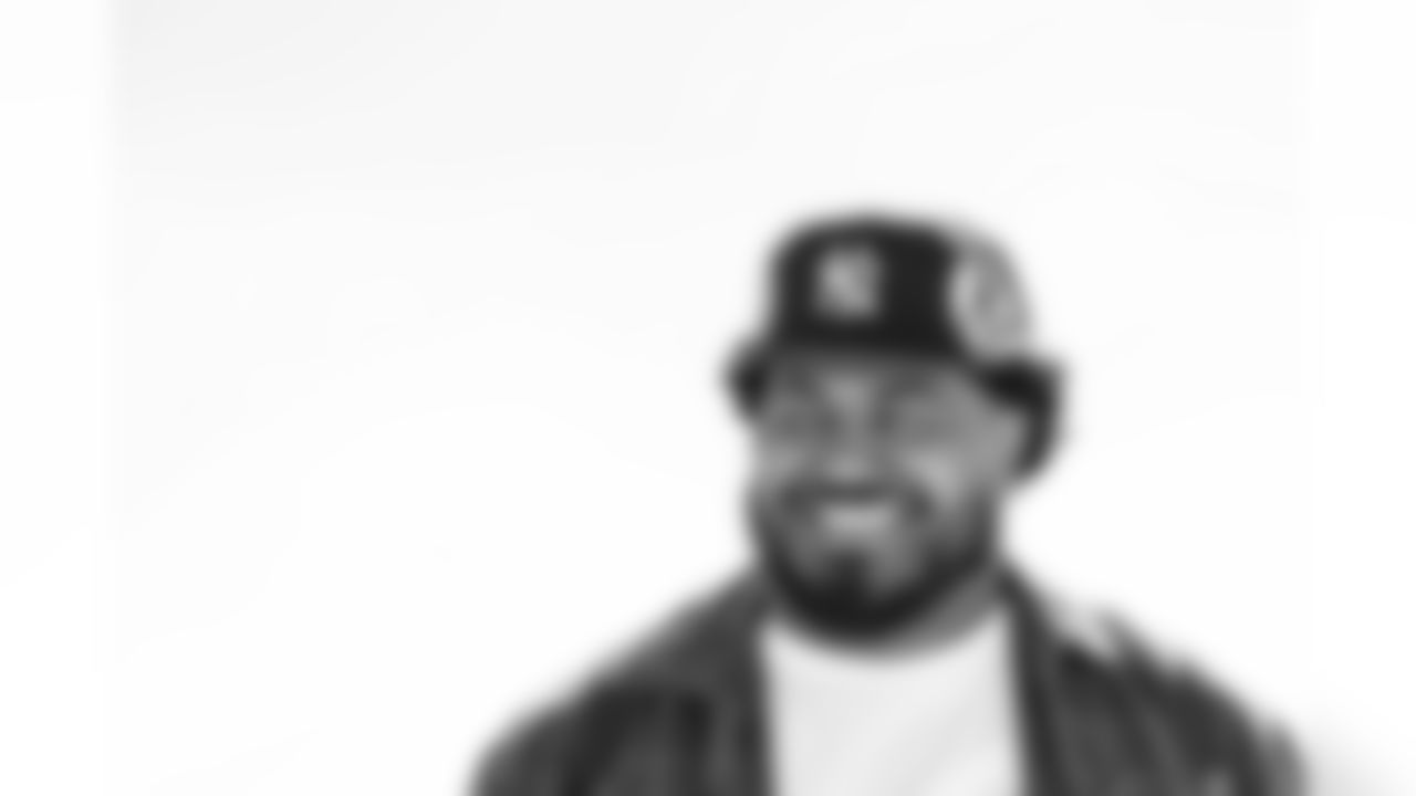 TAMPA, FL - November 15, 2025 - Defensive Tackle Vita Vea #50 of the Tampa Bay Buccaneers departs before the Bucs' game against the Buffalo Bills. Photo By Tori Richman/Tampa Bay Buccaneers