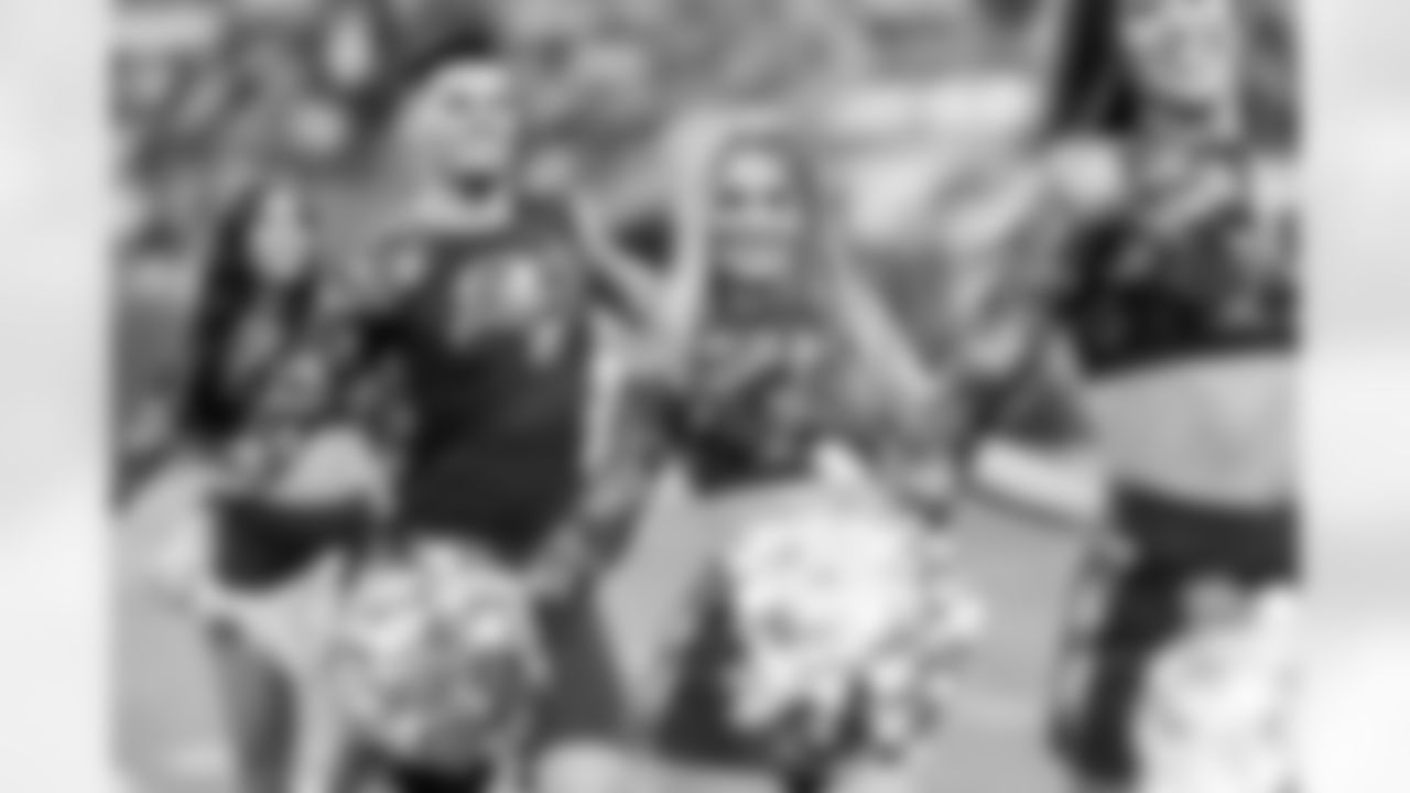 TAMPA, FL - November 09, 2025 - Tampa Bay Buccaneers Cheerleaders during the game between the New England Patriots and Tampa Bay Buccaneers. The Bucs lost the game, 28-23. Photo By Tori Richman/Tampa Bay Buccaneers