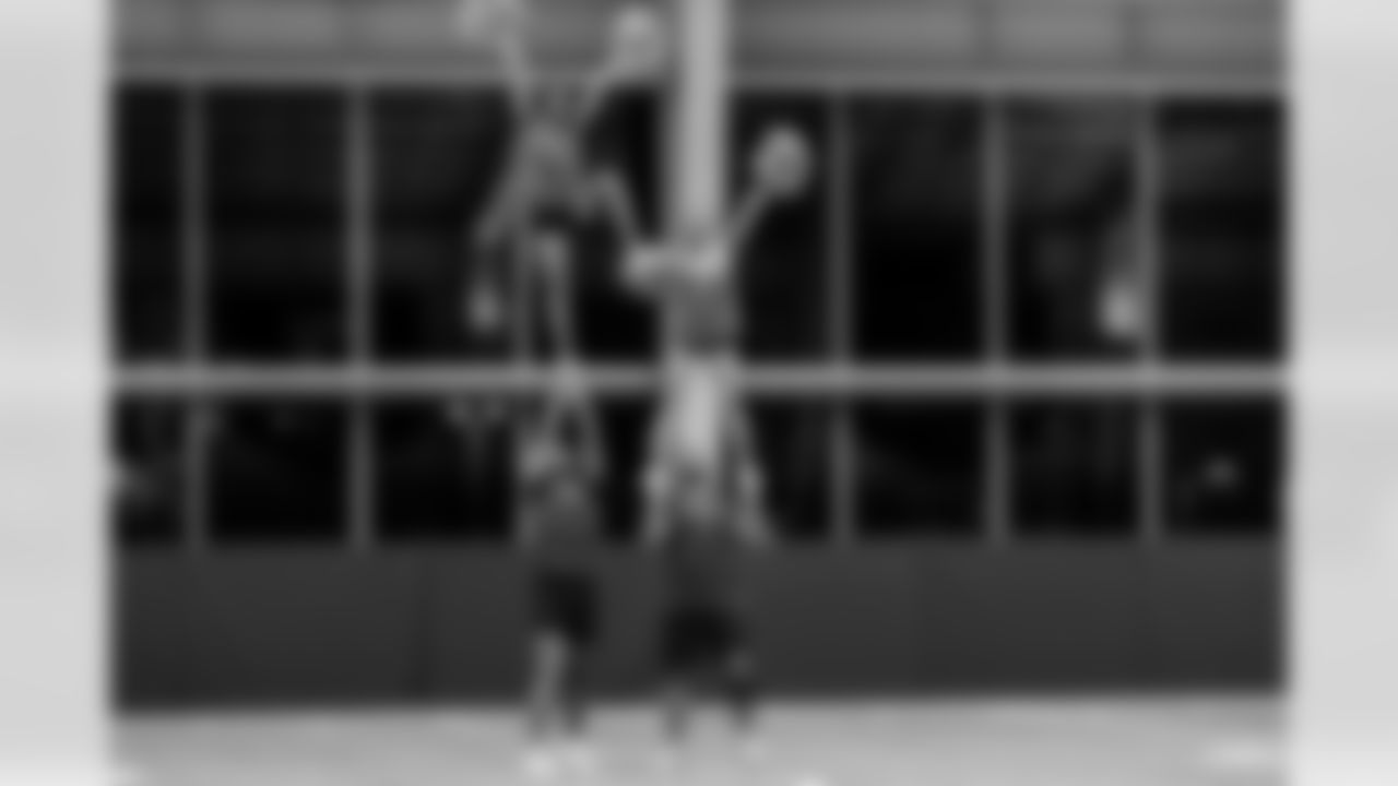 TAMPA, FL - November 06, 2025 - Tampa Bay Buccaneers Cheerleaders during Field Rehearsal at AdventHealth Training Center. Photo By Tori Richman/Tampa Bay Buccaneers