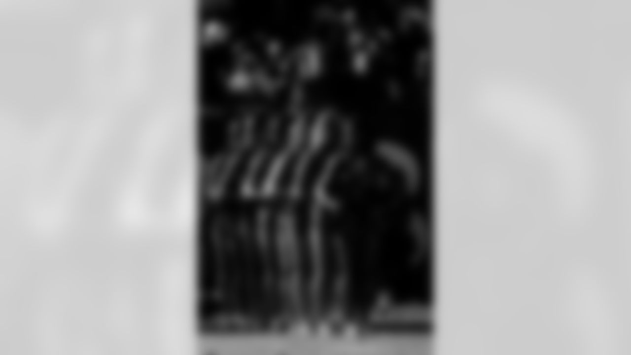 TAMPA, FL - November 30, 2025 - Tampa Bay Buccaneers Cheerleaders during the game between the Arizona Cardinals and Tampa Bay Buccaneers. The Bucs won the game, 20-17. Photo By Tori Richman/Tampa Bay Buccaneers