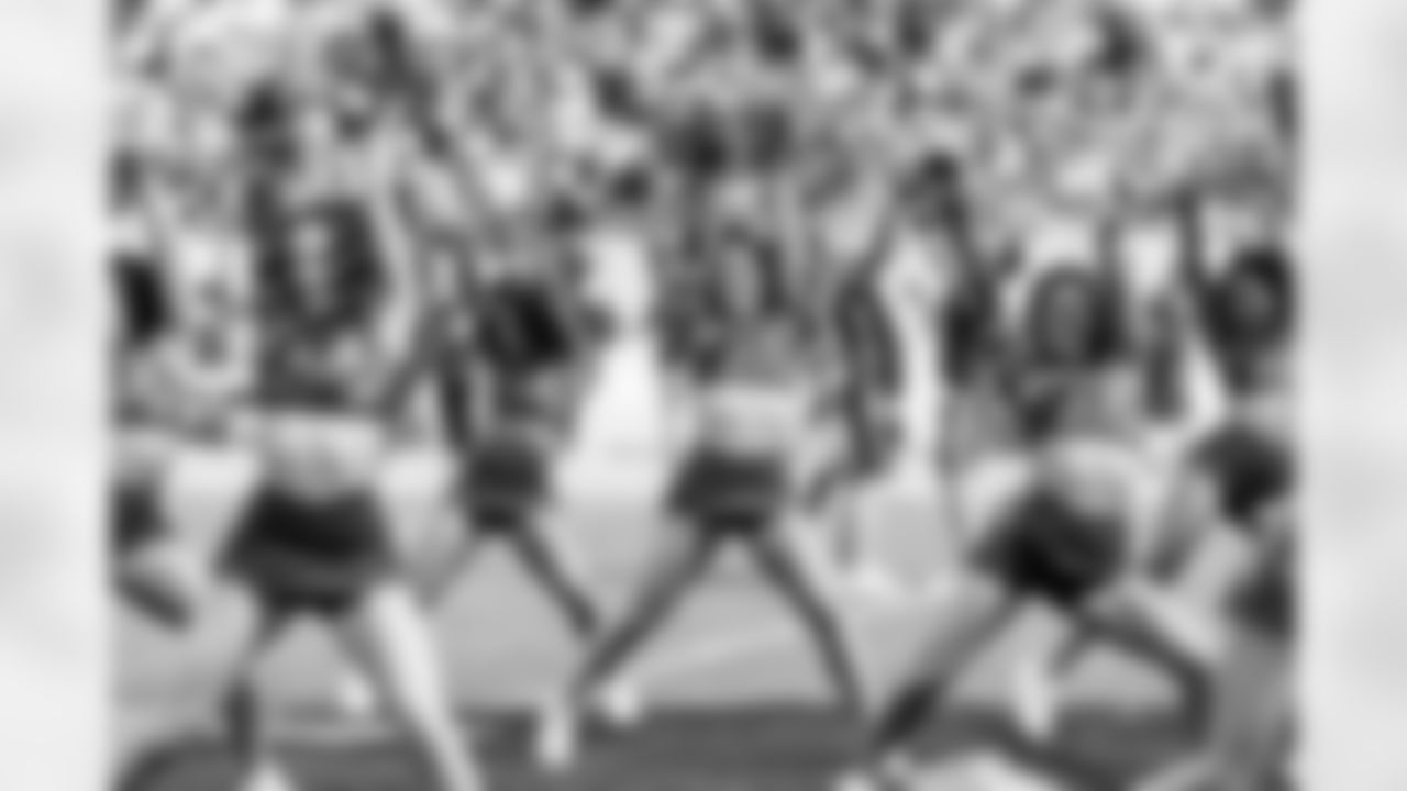 TAMPA, FL - November 09, 2025 - Tampa Bay Buccaneers Cheerleaders before the game between the New England Patriots and Tampa Bay Buccaneers. The Bucs lost the game, 28-23. Photo By Tori Richman/Tampa Bay Buccaneers