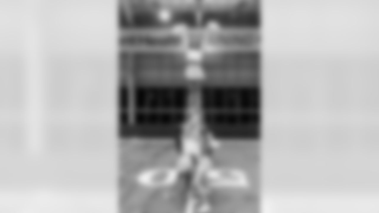 TAMPA, FL - December 09, 2025 - Tampa Bay Buccaneers Cheerleaders during Field Rehearsal at AdventHealth Training Center. Photo By Tori Richman/Tampa Bay Buccaneers