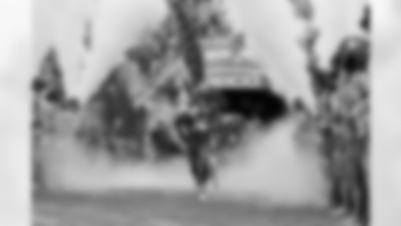 TAMPA, FL - December 07, 2025 - The Tampa Bay Buccaneers and New Orleans Saints during a regular season game at Raymond James Stadium. The Bucs lost the game, 24-20. Photo By Doug DeFelice/Tampa Bay Buccaneers