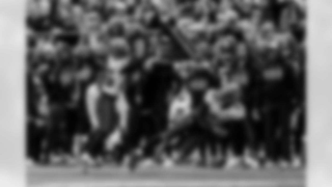 CHARLOTTE, NC - December 21, 2025 - Cornerback Jacob Parrish #25 of the Tampa Bay Buccaneers during the game between the Tampa Bay Buccaneers and Carolina Panthers. The Bucs lost the game, 23-20. Photo By Tori Richman/Tampa Bay Buccaneers