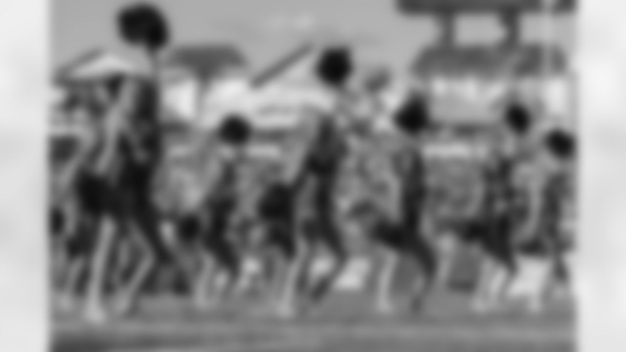 TAMPA, FL - November 30, 2025 - Tampa Bay Buccaneers Cheerleaders during the game between the Arizona Cardinals and Tampa Bay Buccaneers. The Bucs won the game, 20-17. Photo By Mike Carlson/Tampa Bay Buccaneers