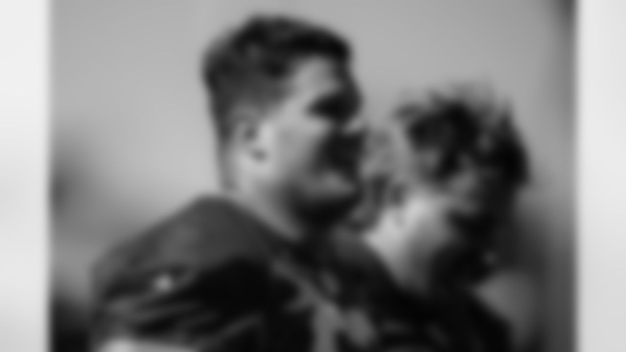 TAMPA, FL - November 13, 2025 - Center Graham Barton #62 of the Tampa Bay Buccaneers during practice at AdventHealth Training Center. Photo By Kyle Zedaker/Tampa Bay Buccaneers