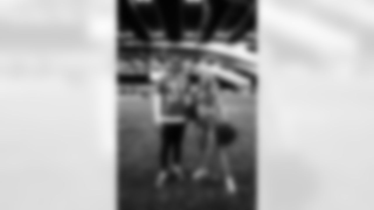 SAN FRANCISCO, CA - February 02, 2026 - Safety Antoine Winfield Jr. #31 of the Tampa Bay Buccaneers and Tampa Bay Buccaneers Pro Bowl Cheerleader Savannah at Pro Bowl practice at Moscone Center. Photo By Tori Richman/Tampa Bay Buccaneers