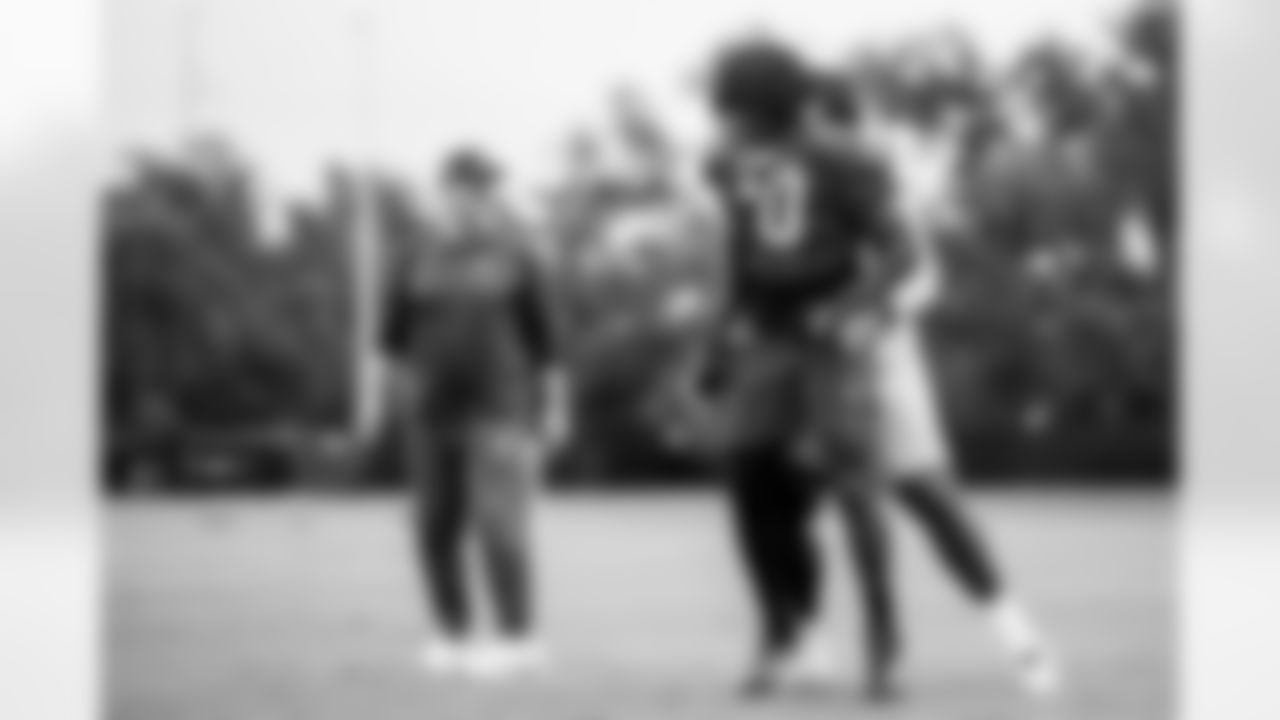 TAMPA, FL - November 06, 2025 - Outside Linebacker Yaya Diaby #0 of the Tampa Bay Buccaneers during practice at AdventHealth Training Center. Photo By Tori Richman/Tampa Bay Buccaneers