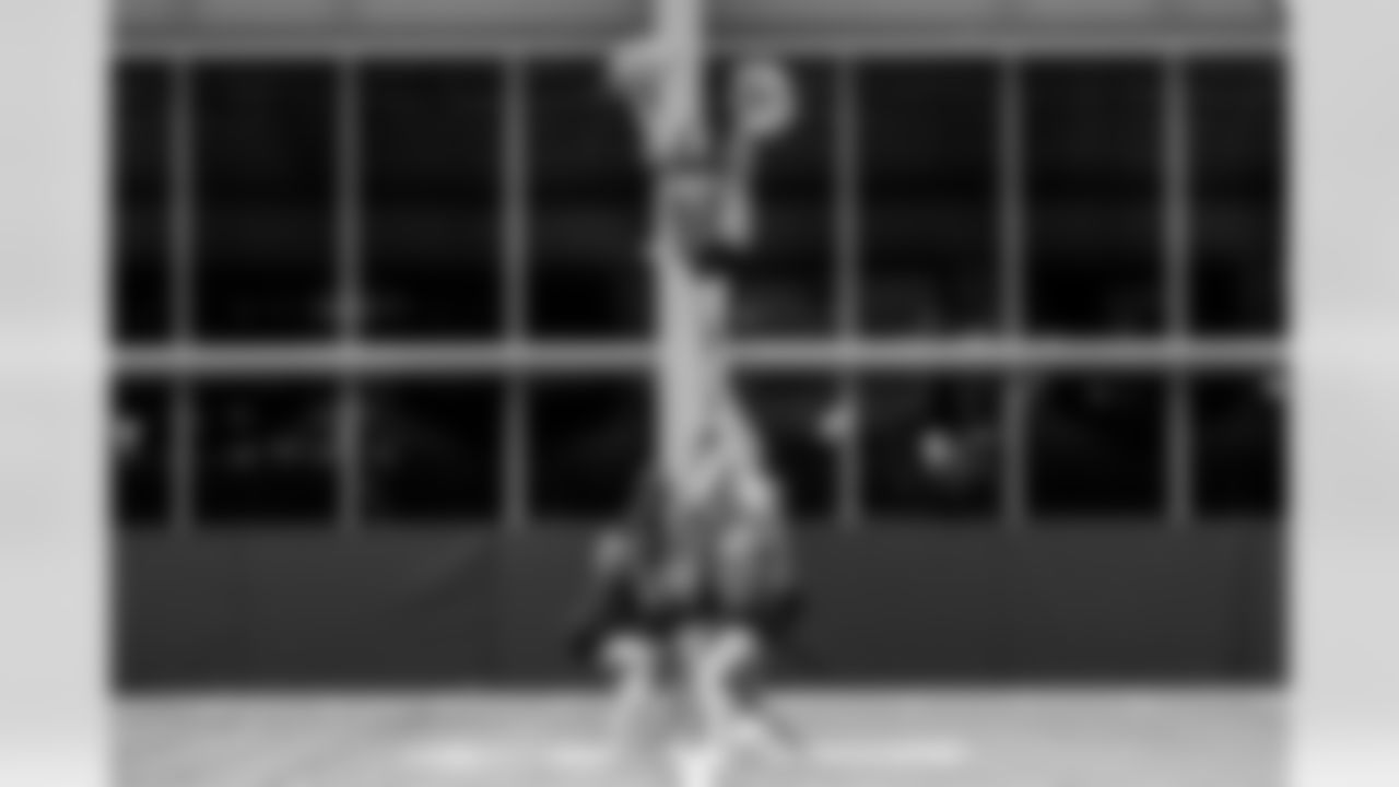 TAMPA, FL - November 06, 2025 - Tampa Bay Buccaneers Cheerleaders during Field Rehearsal at AdventHealth Training Center. Photo By Tori Richman/Tampa Bay Buccaneers