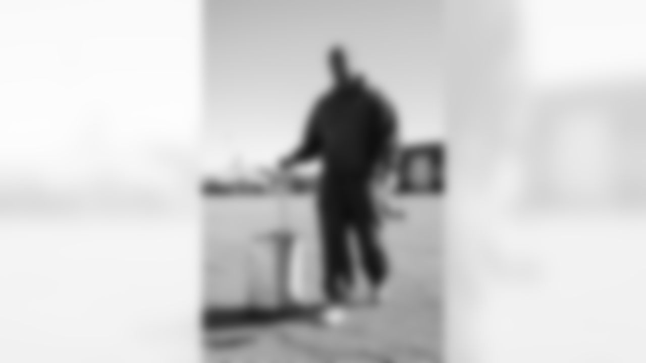 TAMPA, FL - December 20, 2025 - The Tampa Bay Buccaneers depart before the Week 16 game against the Carolina Panthers. Photo By Tori Richman/Tampa Bay Buccaneers