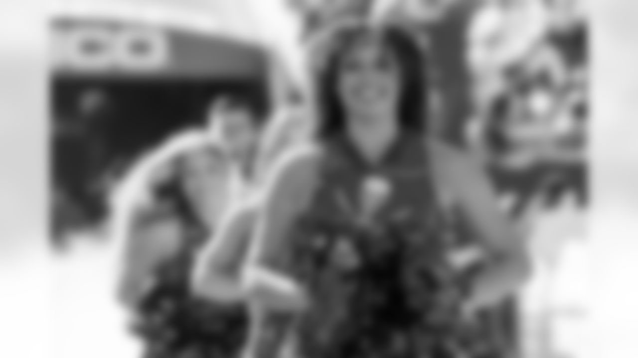 TAMPA, FL - November 30, 2025 - Tampa Bay Buccaneers Cheerleaders during the game between the Arizona Cardinals and Tampa Bay Buccaneers. The Bucs won the game, 20-17. Photo By Doug DeFelice/Tampa Bay Buccaneers