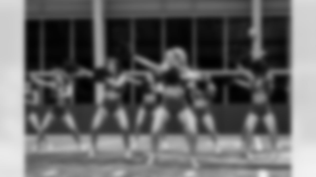 TAMPA, FL - January 02, 2026 - Tampa Bay Buccaneers Cheerleaders field rehearsal at AdventHealth Training Center. Photo By Tori Richman/Tampa Bay Buccaneers