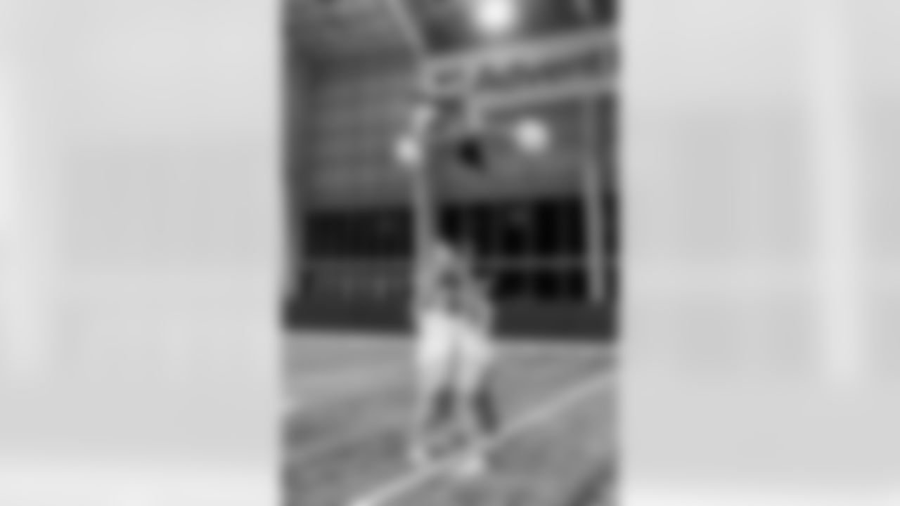 TAMPA, FL - December 09, 2025 - Tampa Bay Buccaneers Cheerleaders during Field Rehearsal at AdventHealth Training Center. Photo By Tori Richman/Tampa Bay Buccaneers