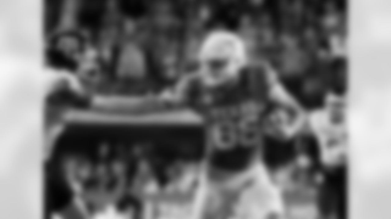 Texas tight end Jack Endries (88) runs against Texas A&M safety Marcus Ratcliffe (3) after a catch during the second half an NCAA college football game between Texas A&M and Texas, Nov. 28, 2025 in Austin, Texas. (AP Photo/Michael Thomas)