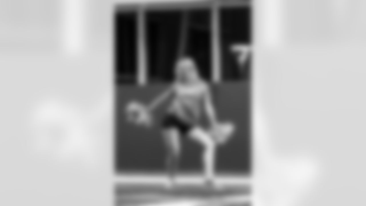 TAMPA, FL - November 06, 2025 - Tampa Bay Buccaneers Cheerleaders during Field Rehearsal at AdventHealth Training Center. Photo By Tori Richman/Tampa Bay Buccaneers