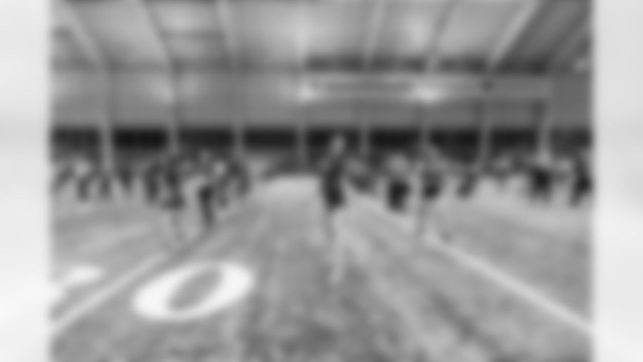 TAMPA, FL - November 19, 2025 - Tampa Bay Buccaneers Cheerleaders and Alumni during Field Rehearsal at AdventHealth Training Center. Photo By Tori Richman/Tampa Bay Buccaneers