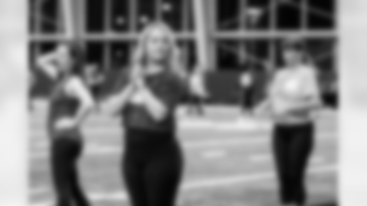 TAMPA, FL - November 19, 2025 - Tampa Bay Buccaneers Cheerleaders and Alumni during Field Rehearsal at AdventHealth Training Center. Photo By Tori Richman/Tampa Bay Buccaneers