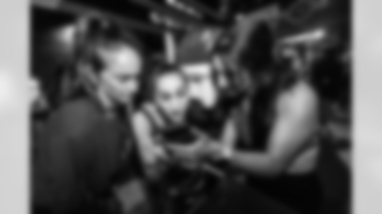 ST. PETERSBURG, FL - November 13, 2025 - Captain Fear during "Bucs Run" Raise The Flags event with Pinellas Run Club at Park & Rec in St. Petersburg. Photo By Doug DeFelice/Tampa Bay Buccaneers