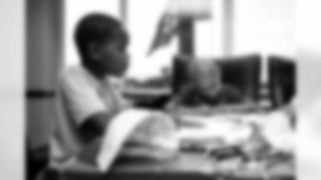 TAMPA, FL - November 19, 2025 - A visit with Triumph Together Cancer Warriors. Photo By Kyle Zedaker/Tampa Bay Buccaneers