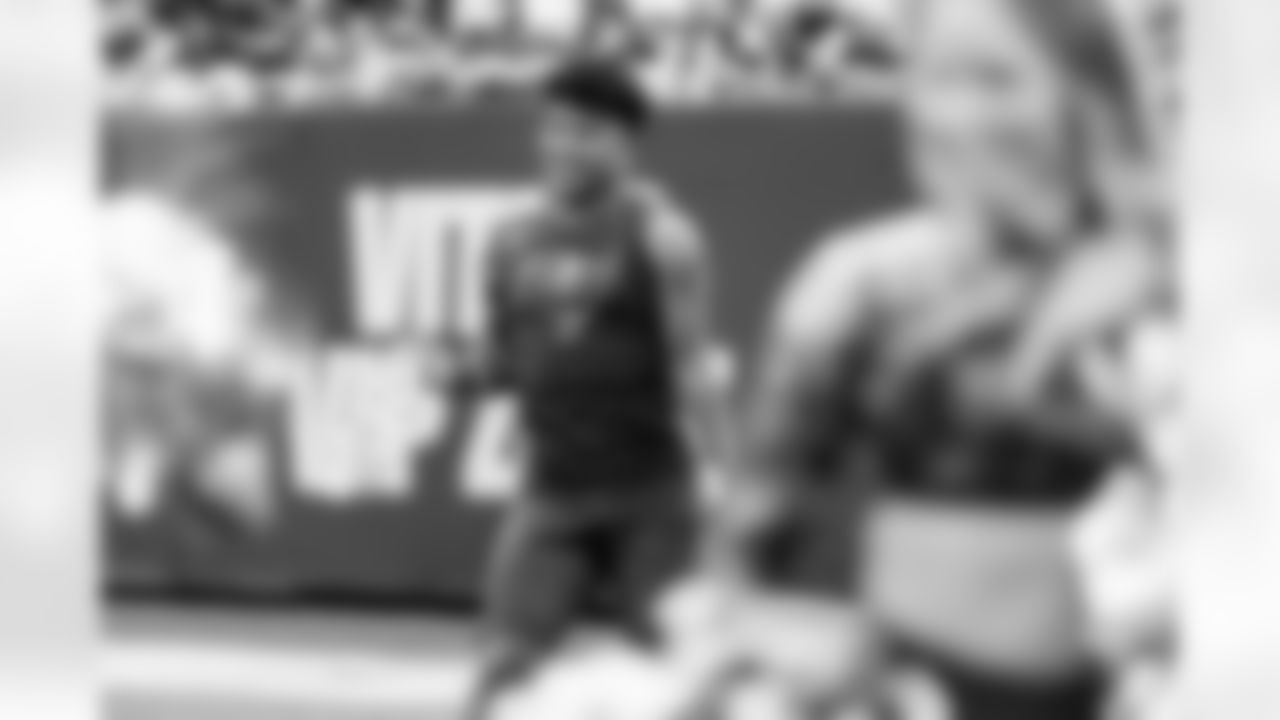 TAMPA, FL - November 09, 2025 - Tampa Bay Buccaneers Cheerleaders during the game between the New England Patriots and Tampa Bay Buccaneers. The Bucs lost the game, 28-23. Photo By Tori Richman/Tampa Bay Buccaneers