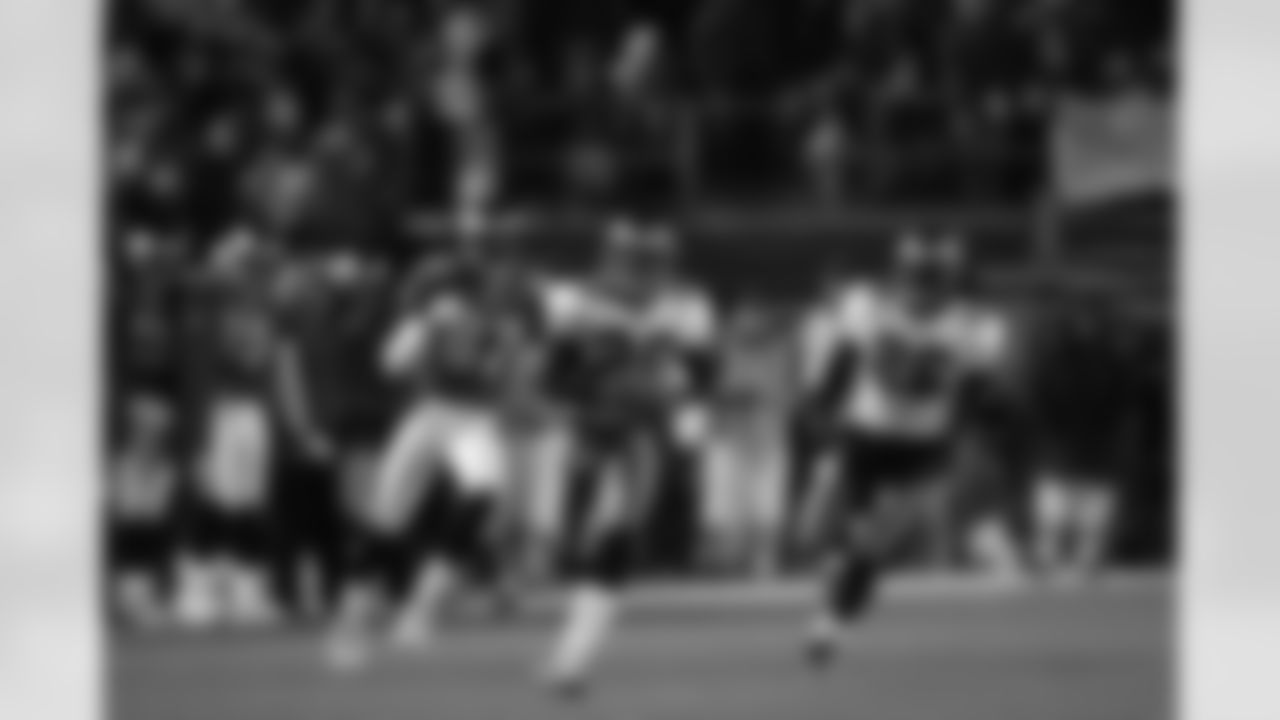 PHILADELPHIA, PA - JANUARY 19: Cornerback Ronde Barber #20 of the Tampa Bay Buccaneers returns an interception 92 yards for a touchdown against the Philadelphia Eagles during the NFC Championship Game at Veterans Stadium on January 19, 2003 in Philadelphia, Pennsylvania. The Buccaneers won 27-10. (Rod Millington/Tampa Bay Buccaneers)