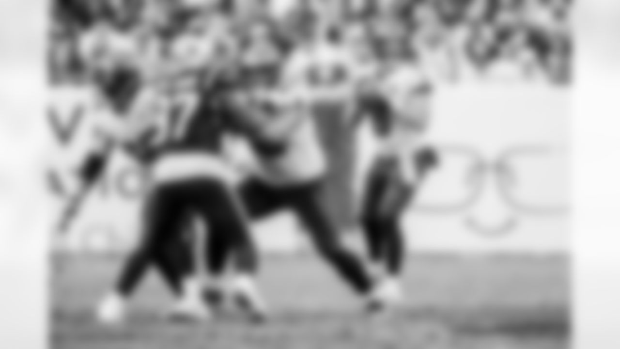 TAMPA, FL - November 09, 2025 - Quarterback Baker Mayfield #6 of the Tampa Bay Buccaneers during the game between the New England Patriots and Tampa Bay Buccaneers. The Bucs lost the game, 28-23. Photo By Tori Richman/Tampa Bay Buccaneers