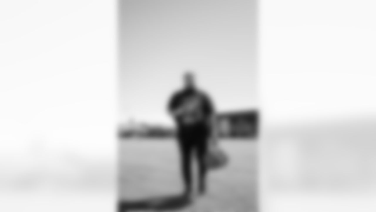 TAMPA, FL - December 20, 2025 - The Tampa Bay Buccaneers depart before the Week 16 game against the Carolina Panthers. Photo By Tori Richman/Tampa Bay Buccaneers