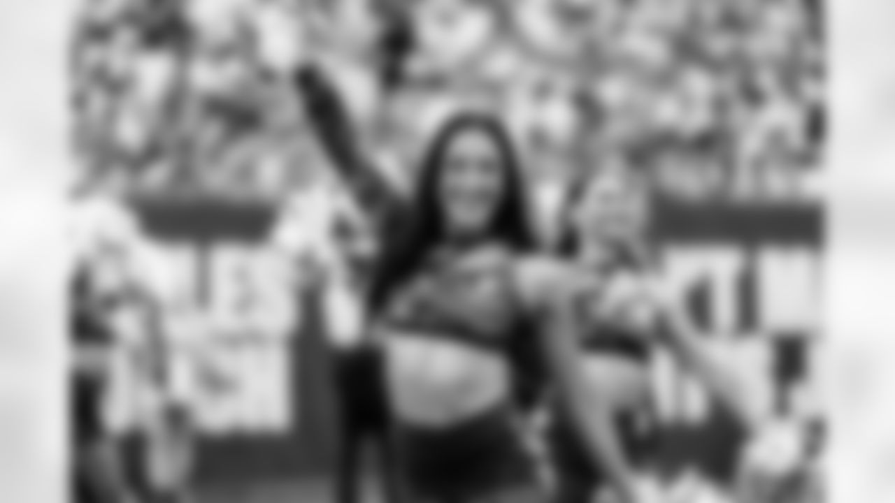 TAMPA, FL - November 09, 2025 - Tampa Bay Buccaneers Cheerleaders during the game between the New England Patriots and Tampa Bay Buccaneers. The Bucs lost the game, 28-23. Photo By Tori Richman/Tampa Bay Buccaneers