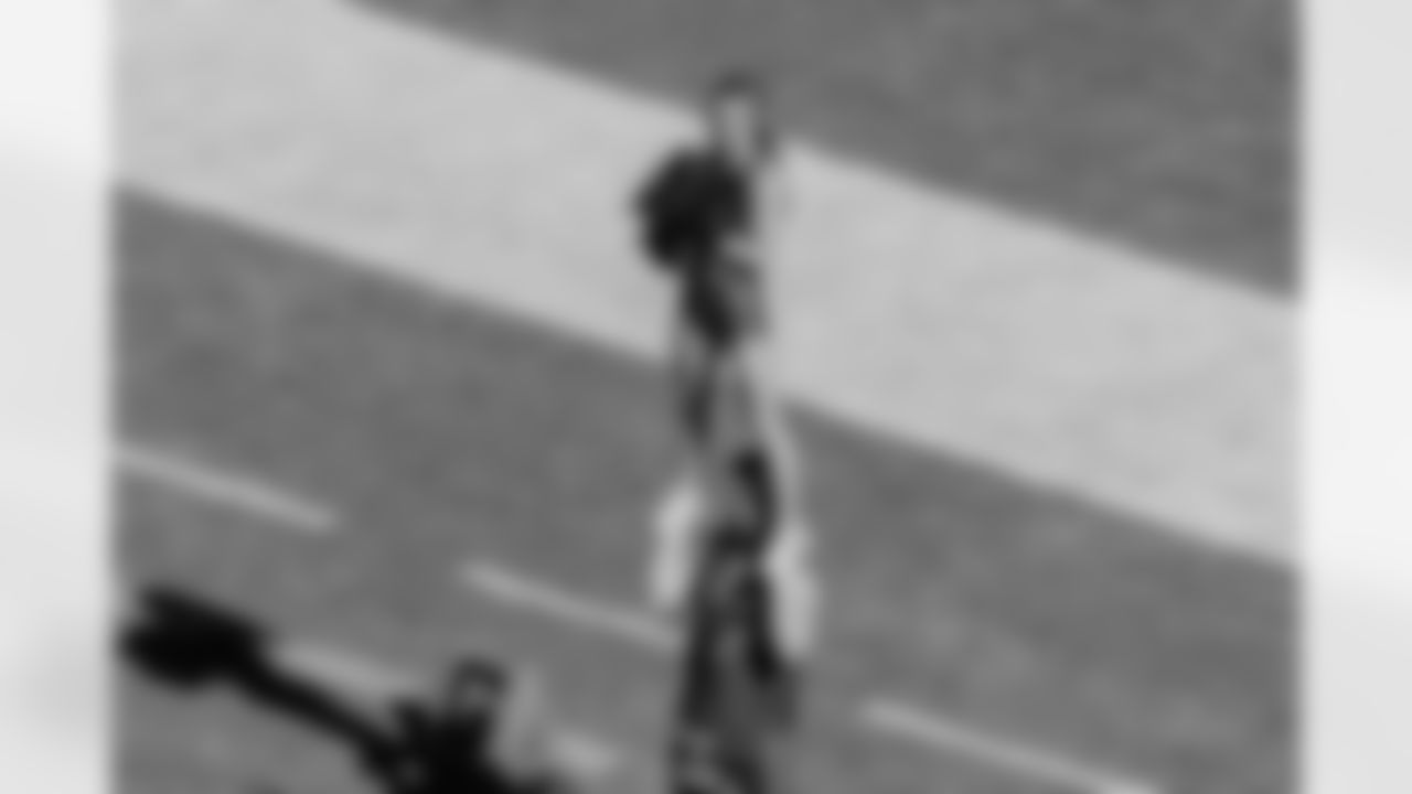 TAMPA, FL - November 30, 2025 - Tampa Bay Buccaneers Cheerleaders during the game between the Arizona Cardinals and Tampa Bay Buccaneers. The Bucs won the game, 20-17. Photo By Mike Carlson/Tampa Bay Buccaneers