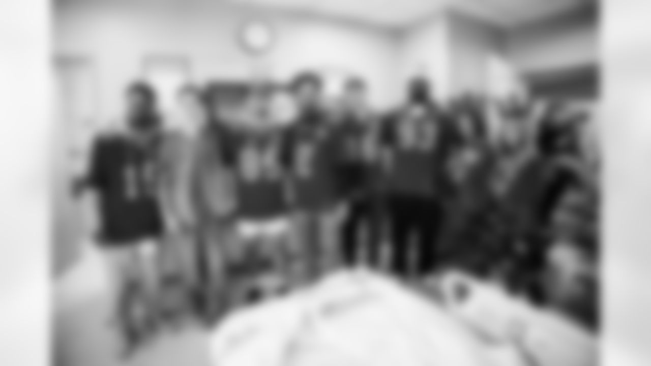 ST. PETERSBURG, FL - December 16, 2025 - Rookie Club visit to Johns Hopkins All Children's Hospital. Photo By Tori Richman/Tampa Bay Buccaneers