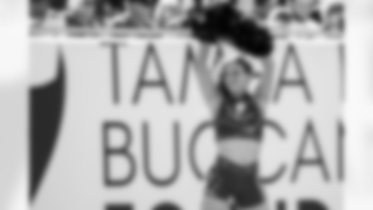 TAMPA, FL - November 30, 2025 - Tampa Bay Buccaneers Cheerleaders during the game between the Arizona Cardinals and Tampa Bay Buccaneers. The Bucs won the game, 20-17. Photo By Tori Richman/Tampa Bay Buccaneers