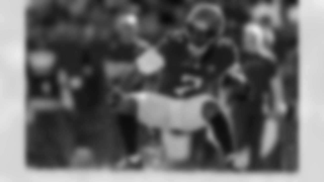 TAMPA, FL - November 30, 2025 - Running Back Bucky Irving #7 of the Tampa Bay Buccaneers during the game between the Arizona Cardinals and Tampa Bay Buccaneers. The Bucs won the game, 20-17. Photo By Mike Carlson/Tampa Bay Buccaneers