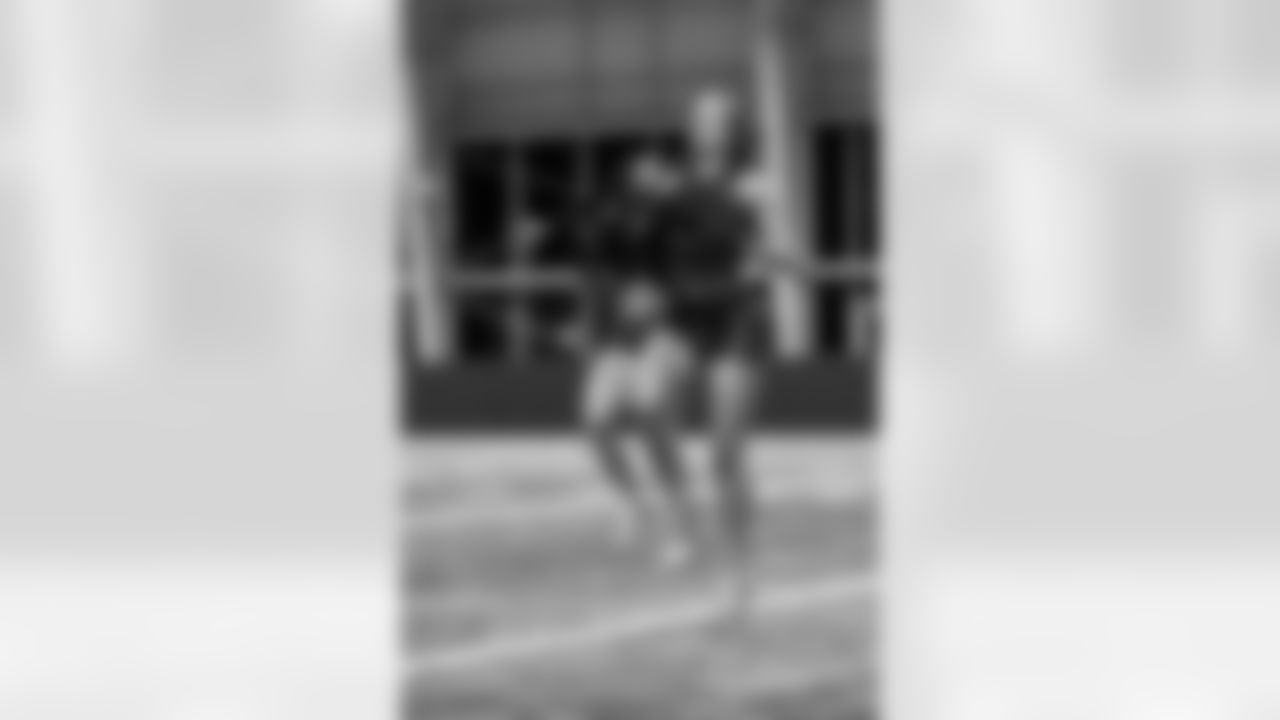 TAMPA, FL - January 02, 2026 - Tampa Bay Buccaneers Cheerleaders field rehearsal at AdventHealth Training Center. Photo By Tori Richman/Tampa Bay Buccaneers