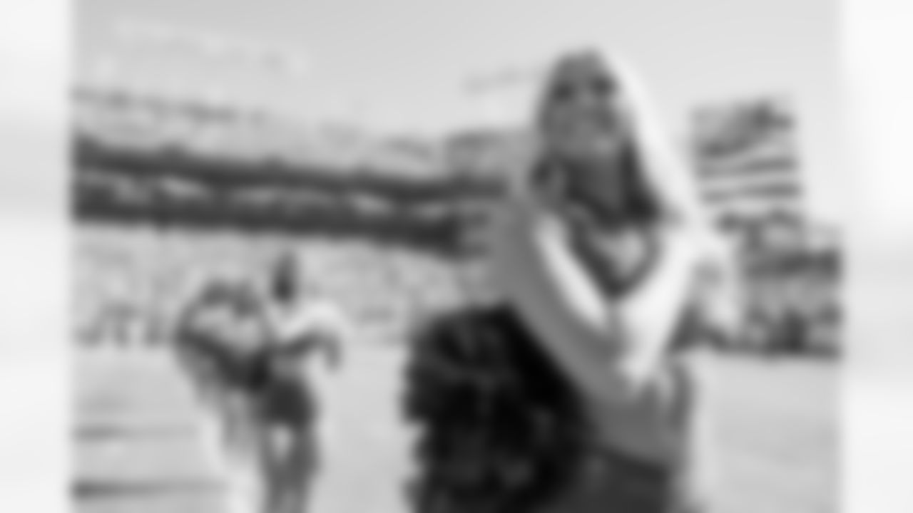 TAMPA, FL - November 30, 2025 - Tampa Bay Buccaneers Cheerleaders during the game between the Arizona Cardinals and Tampa Bay Buccaneers. The Bucs won the game, 20-17. Photo By Doug DeFelice/Tampa Bay Buccaneers