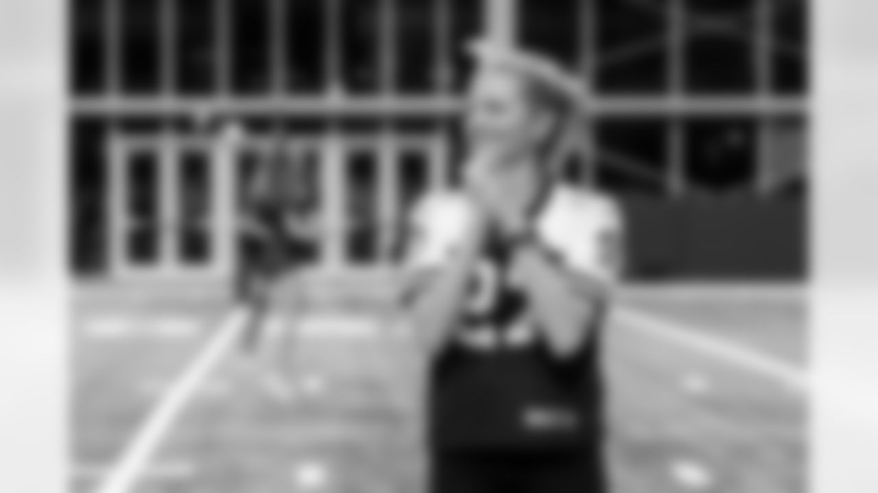 TAMPA, FL - November 19, 2025 - Tampa Bay Buccaneers Cheerleaders and Alumni during Field Rehearsal at AdventHealth Training Center. Photo By Tori Richman/Tampa Bay Buccaneers