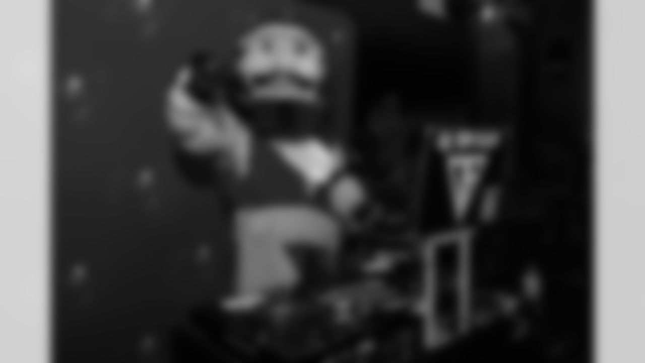 ST. PETERSBURG, FL - November 13, 2025 - Captain Fear during "Bucs Run" Raise The Flags event with Pinellas Run Club at Park & Rec in St. Petersburg. Photo By Doug DeFelice/Tampa Bay Buccaneers