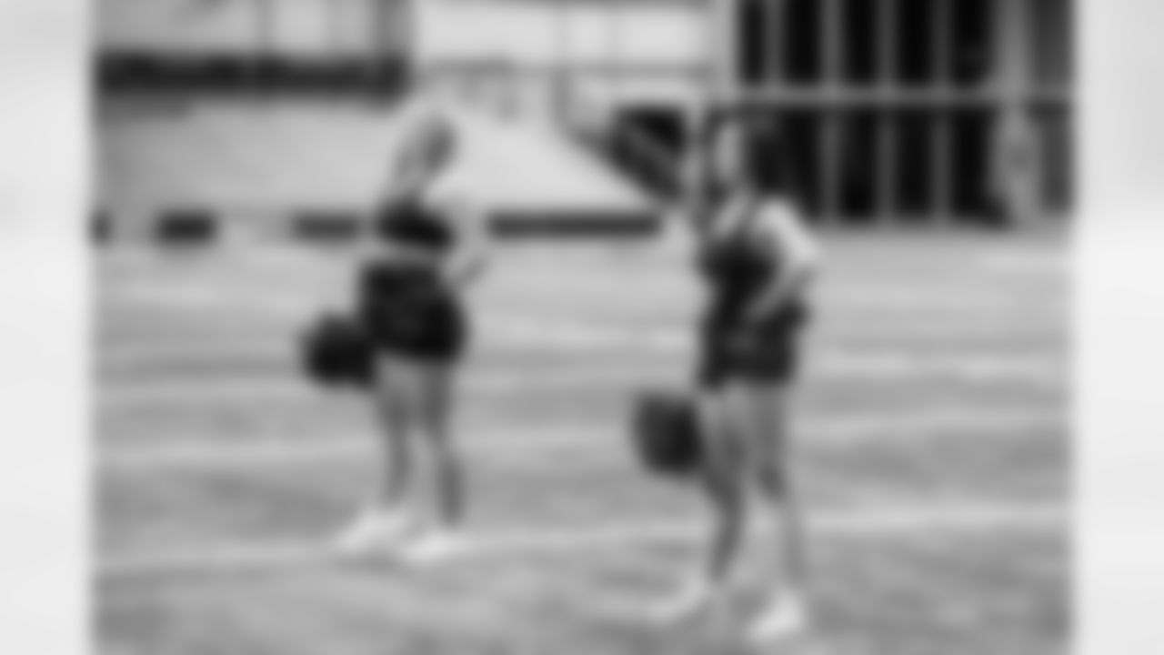 TAMPA, FL - November 20, 2025 - Tampa Bay Buccaneers Cheerleaders during Field Rehearsal at AdventHealth Training Center. Photo By Tori Richman/Tampa Bay Buccaneers