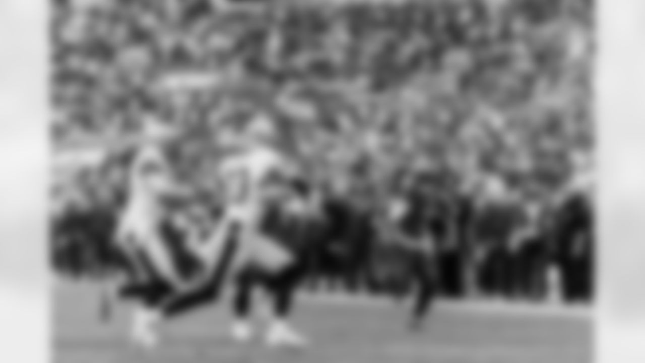 TAMPA, FL - December 07, 2025 - The Tampa Bay Buccaneers and New Orleans Saints during a regular season game at Raymond James Stadium. The Bucs lost the game, 24-20. Photo By Tori Richman/Tampa Bay Buccaneers