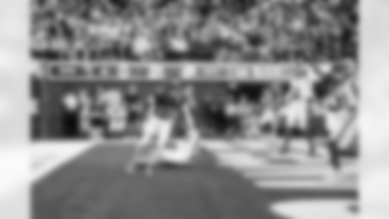 INGLEWOOD, CA - November 23, 2025 - Wide Receiver Tez Johnson #15 of the Tampa Bay Buccaneers during the game between the Tampa Bay Buccaneers and Los Angeles Rams. The Bucs lost the game, 34-7. Photo By Tori Richman/Tampa Bay Buccaneers