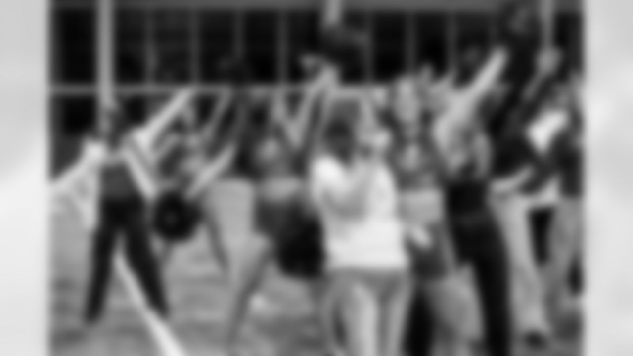 TAMPA, FL - January 02, 2026 - Tampa Bay Buccaneers Cheerleaders field rehearsal at AdventHealth Training Center. Photo By Tori Richman/Tampa Bay Buccaneers