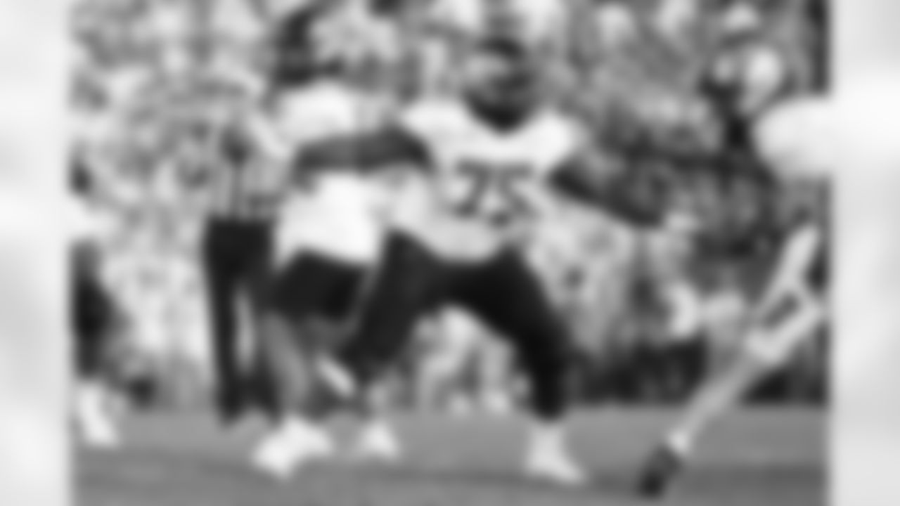 Oregon offensive lineman Emmanuel Pregnon (75) looks to block against Penn State during the second half of an NCAA college football game, Saturday, Sept. 27, 2025, in State College, Pa. (AP Photo/Barry Reeger)