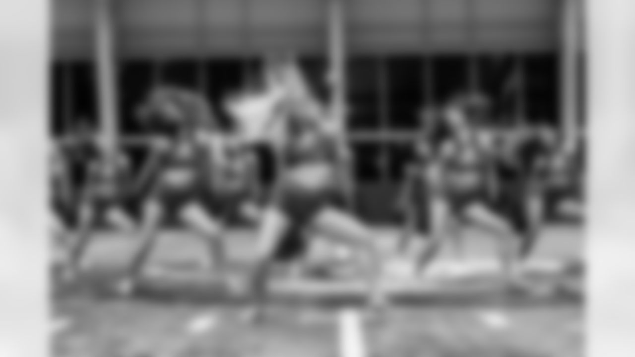 TAMPA, FL - January 02, 2026 - Tampa Bay Buccaneers Cheerleaders field rehearsal at AdventHealth Training Center. Photo By Tori Richman/Tampa Bay Buccaneers