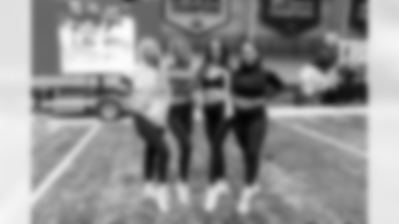 TAMPA, FL - November 19, 2025 - Tampa Bay Buccaneers Cheerleaders and Alumni during Field Rehearsal at AdventHealth Training Center. Photo By Tori Richman/Tampa Bay Buccaneers