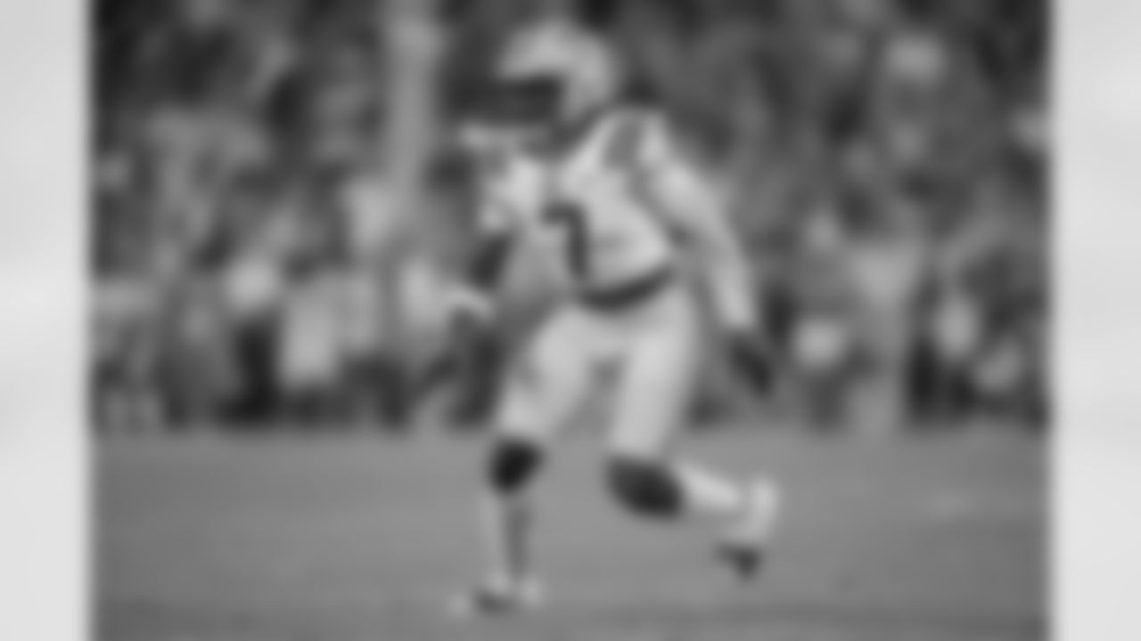 LSU linebacker Harold Perkins Jr. (7) plays in the first half of an NCAA college football game against Clemson Saturday, Aug. 30, 2025, in Clemson, S.C. (AP Photo/Jacob Kupferman)