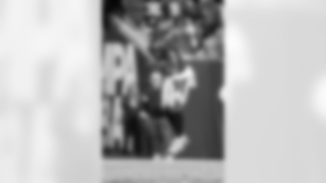 TAMPA, FL - January 03, 2026 - The Carolina Panthers and Tampa Bay Buccaneers play a regular season game at Raymond James Stadium. The Bucs won the game, 16-14. Photo By Doug DeFelice/Tampa Bay Buccaneers