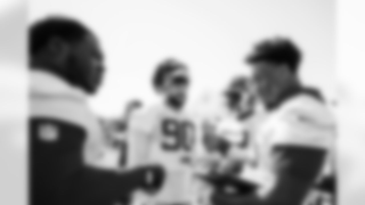 TAMPA, FL - December 04, 2025 - Defensive Lineman Elijah Simmons #92 and Defensive Lineman Elijah Roberts #95 of the Tampa Bay Buccaneers during practice at AdventHealth Training Center. Photo By Tori Richman/Tampa Bay Buccaneers