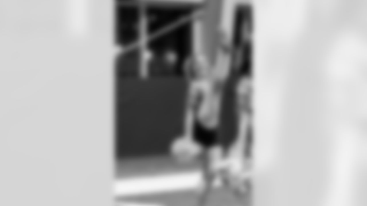 TAMPA, FL - November 06, 2025 - Tampa Bay Buccaneers Cheerleaders during Field Rehearsal at AdventHealth Training Center. Photo By Tori Richman/Tampa Bay Buccaneers