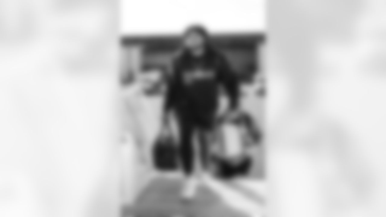 TAMPA, FL - November 22, 2025 - Tackle Tristan Wirfs #78 of the Tampa Bay Buccaneers departs before the game against the Los Angeles Rams. Photo By Tori Richman/Tampa Bay Buccaneers